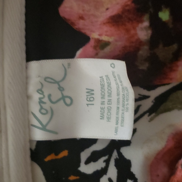 EUC Kona Sol Bathing Suit Top - Picture 9 of 10